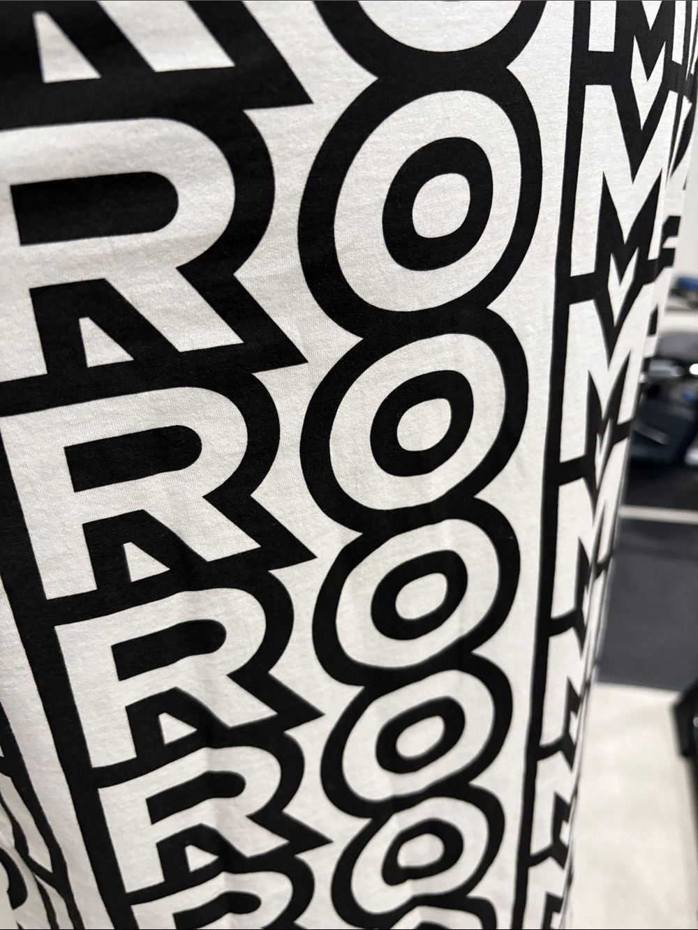 Fendi Marc Jacob’s Colab Graphic Black & White Short Sleeve Tee - Picture 3 of 7
